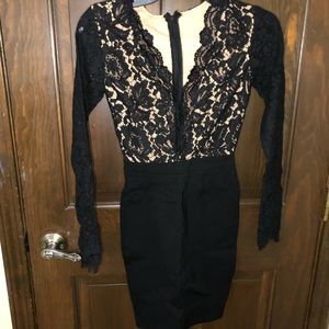 Gorgeous 2fer black dress with lace sleeves XS 💕
